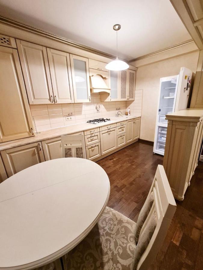 Cathedral Park And Pedestrian Zone Ultracentral Cozy Apartment In Chisinau Ngoại thất bức ảnh