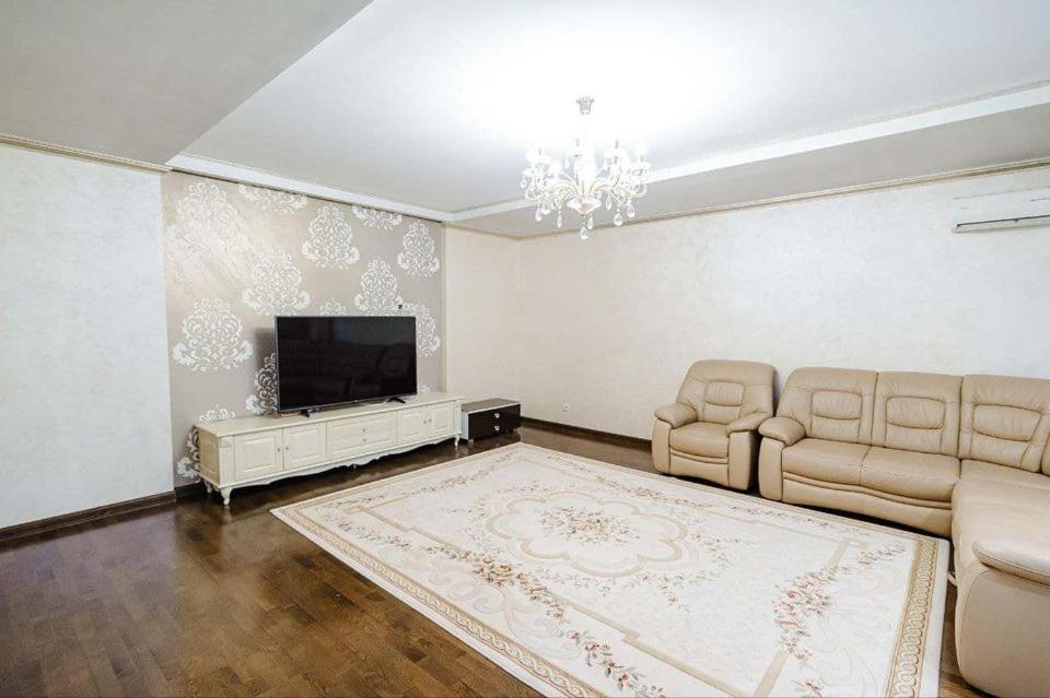 Cathedral Park And Pedestrian Zone Ultracentral Cozy Apartment In Chisinau Ngoại thất bức ảnh