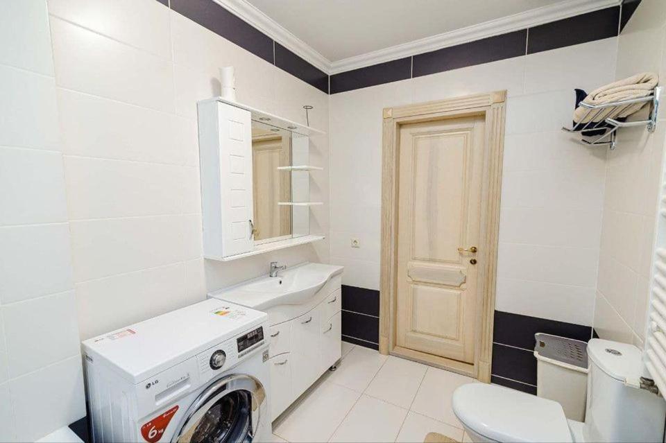 Cathedral Park And Pedestrian Zone Ultracentral Cozy Apartment In Chisinau Ngoại thất bức ảnh